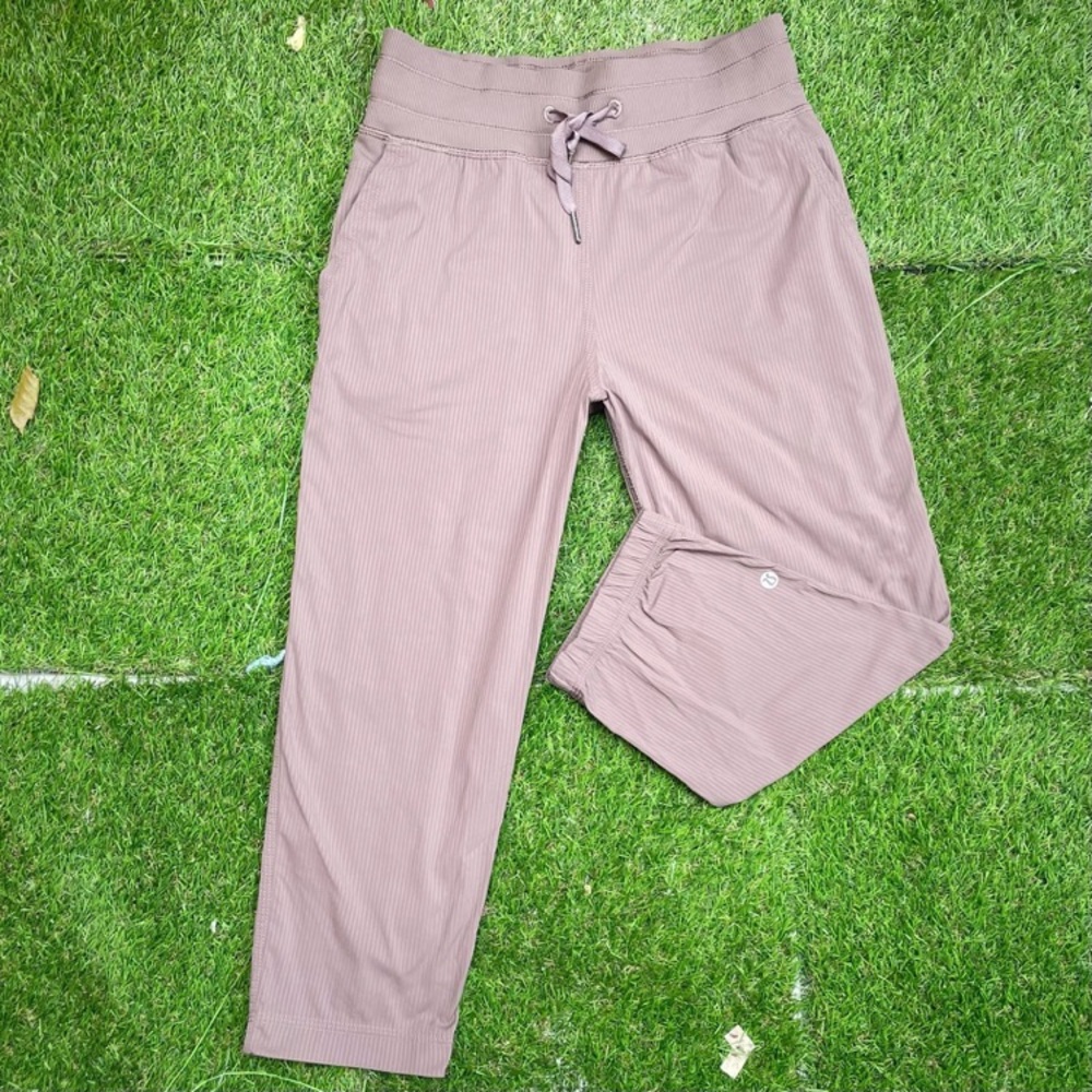 Lululemon Cropped Joggers